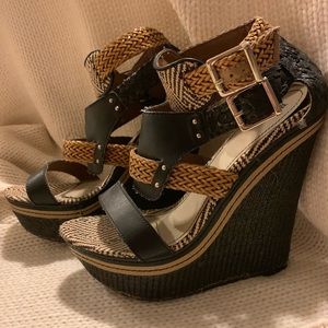 Tribal Print Woven Wedge